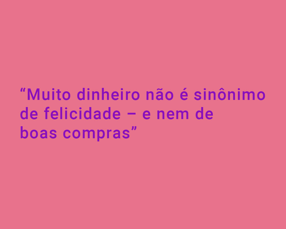 FUndo rosa com letras roxas: "Muito dinheiro não é sinônimo de felicidade - e nem de boas compras "