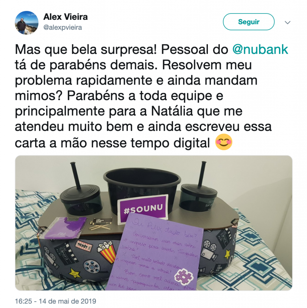 Atendimento Nubank: agradecimento do cliente Alex com as fotos do presente que ele ganhou