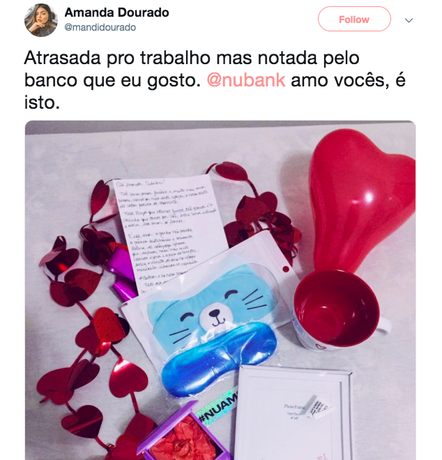 Presentes, cartinha e balão de coração