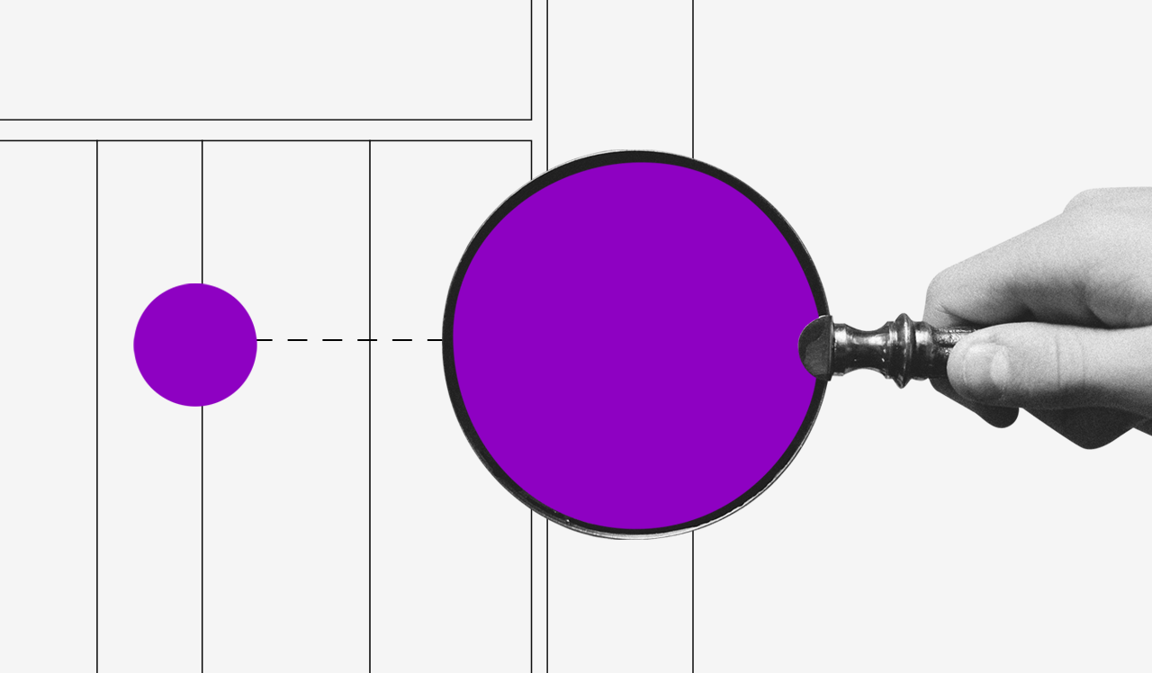 Modelo de orçamento: imagem de uma lupa com o visor roxo sendo segurada por uma mão em frente a um fundo branco