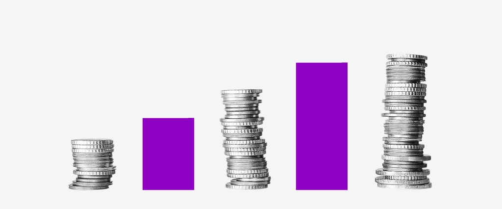 colagem em formato de gráfico traz pilhas de moedas ao lado de colunas roxas.