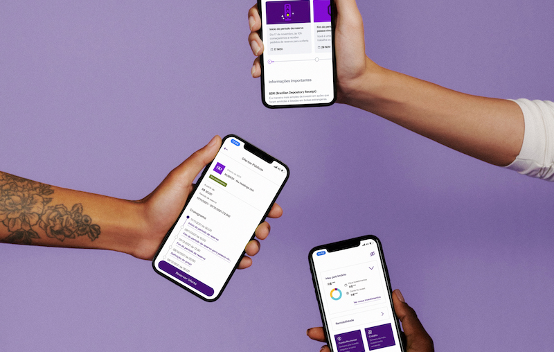 Três mãos seguram celulares, todos abertos em telas do aplicativo Nubank e NuInvest com o IPO